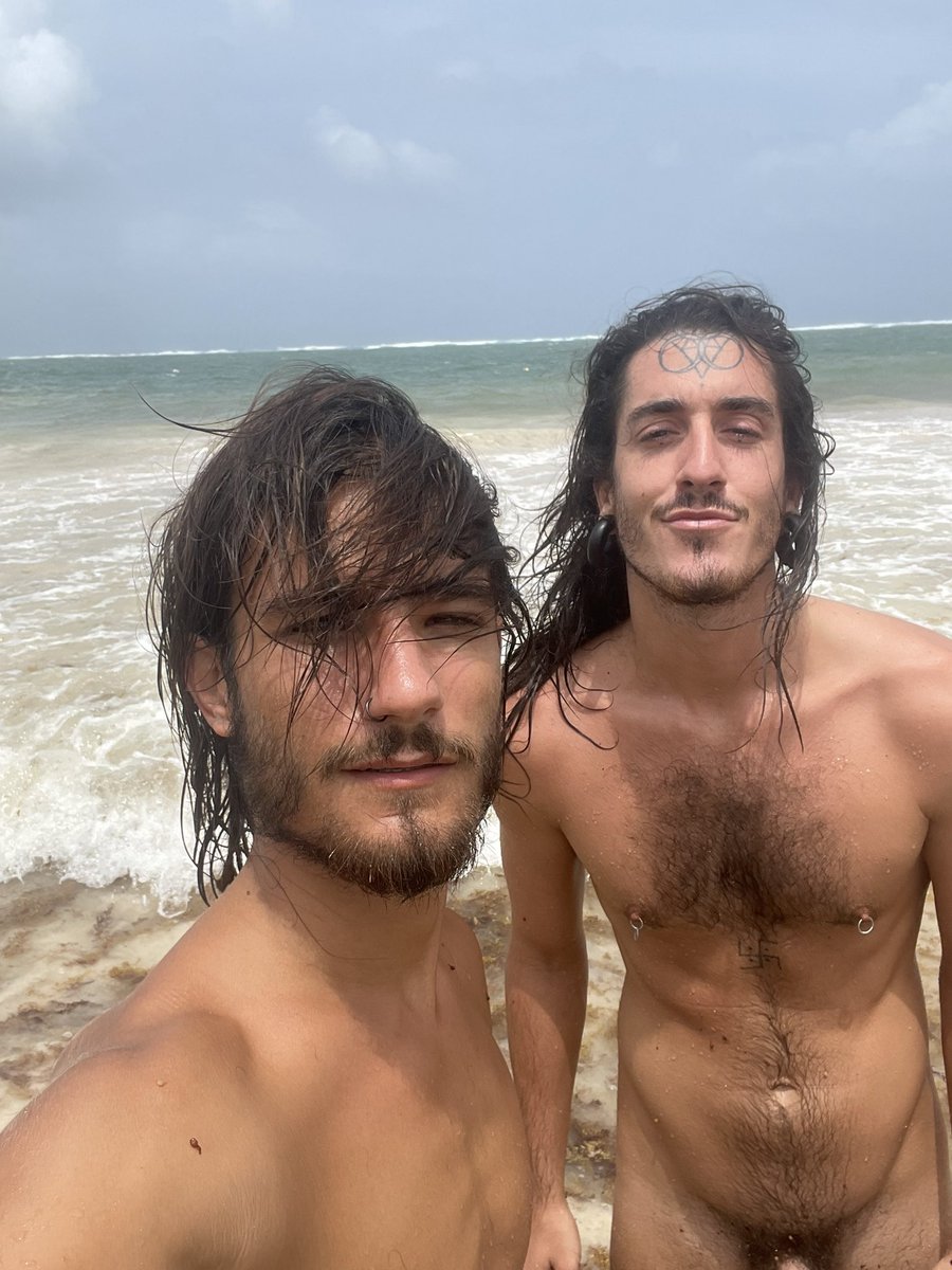 Dream Twins tweet media