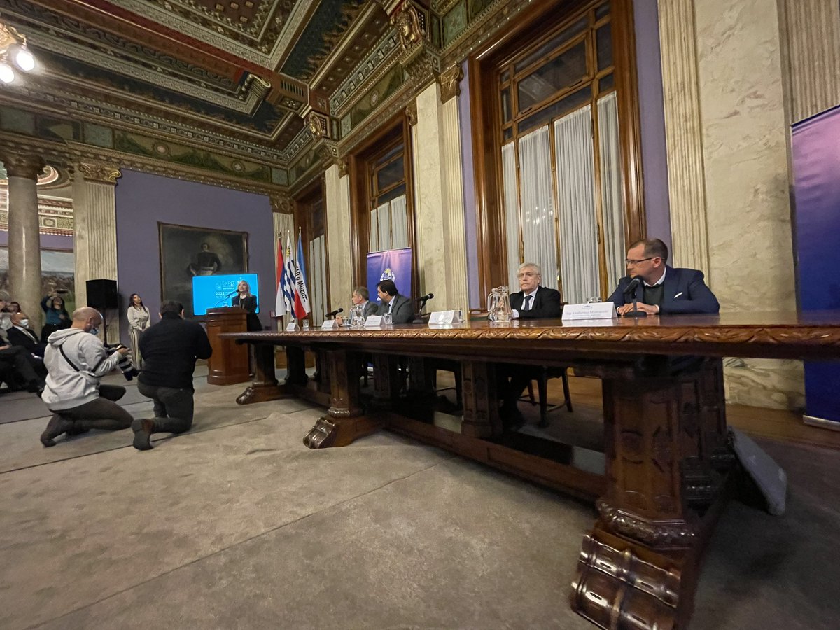 ➡️ #AHORA 

En el <a href="/Parlamento_UY/">Parlamento del Uruguay</a> lanzamos la #EXPOURUGAYSOSTENIBLE 🌱a realizarse los días 10, 11 y 12 de junio en el Velódromo Municipal. 

Una Expo sostenible y responsable con el ambiente. 

#UruguaySostenible