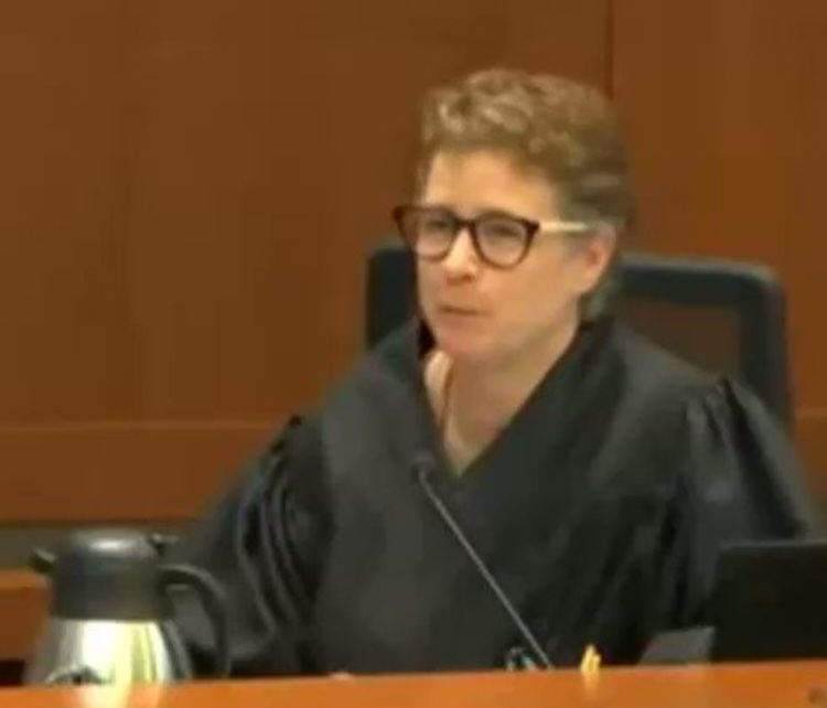 vivoinpace's tweet image. Absolutely wonderful women RESPECT #JusticeForJohnnyDepp
#katemoss
#drcurry #camillavasquez 
#penneyazcarate