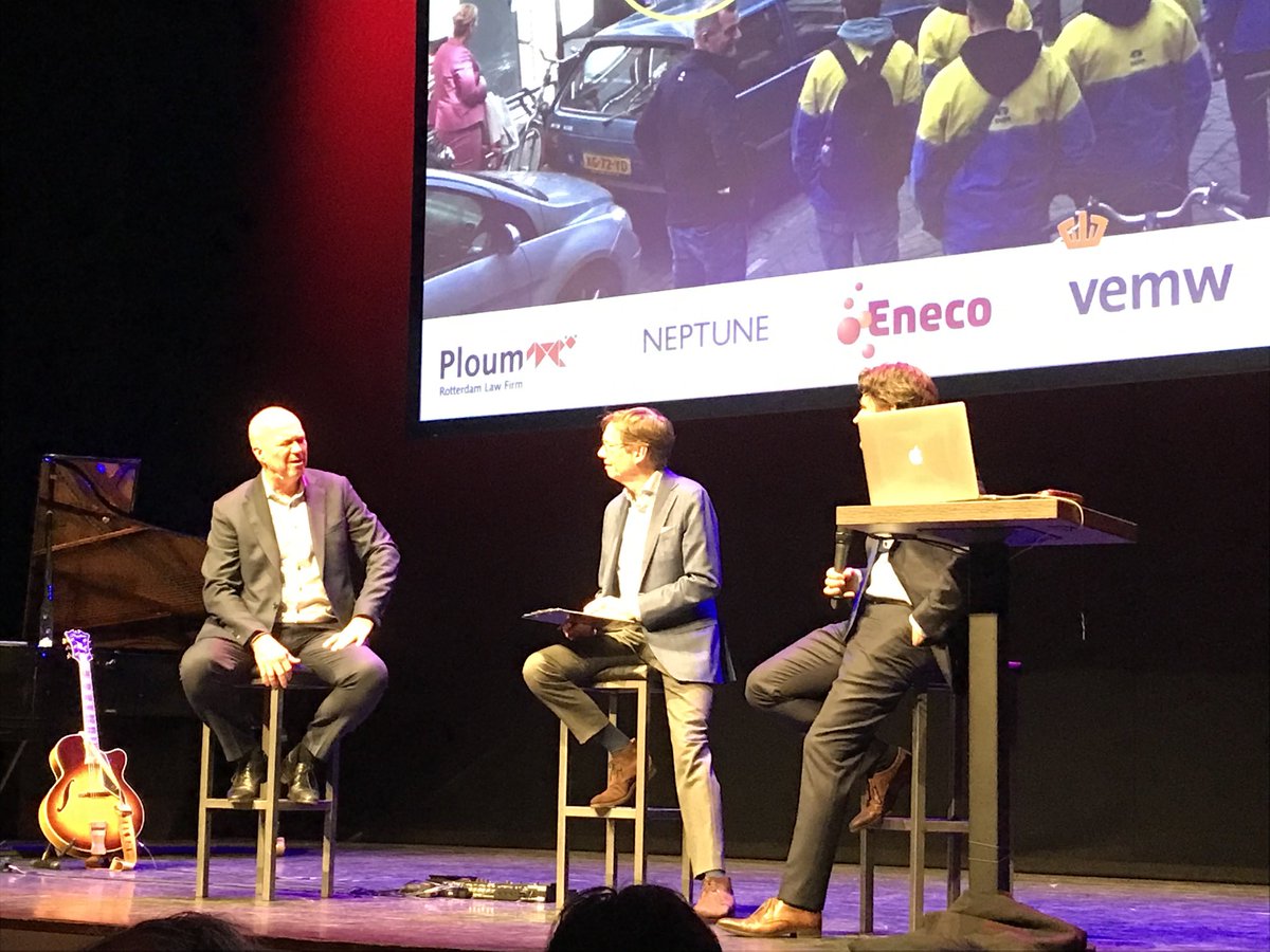 Op podium bij ⁦<a href="/remcodb/">Remco de Boer</a>⁩, onze baas ⁦<a href="/steelsailor/">Hans van den Berg</a>⁩ #tatasteel over de toekomst van het bedrijf. Milieudefensie in de zaal:”hier zit een van de dapperste ceo’s van Nederland”. Inspirerende bijeenkomst dat sowieso!