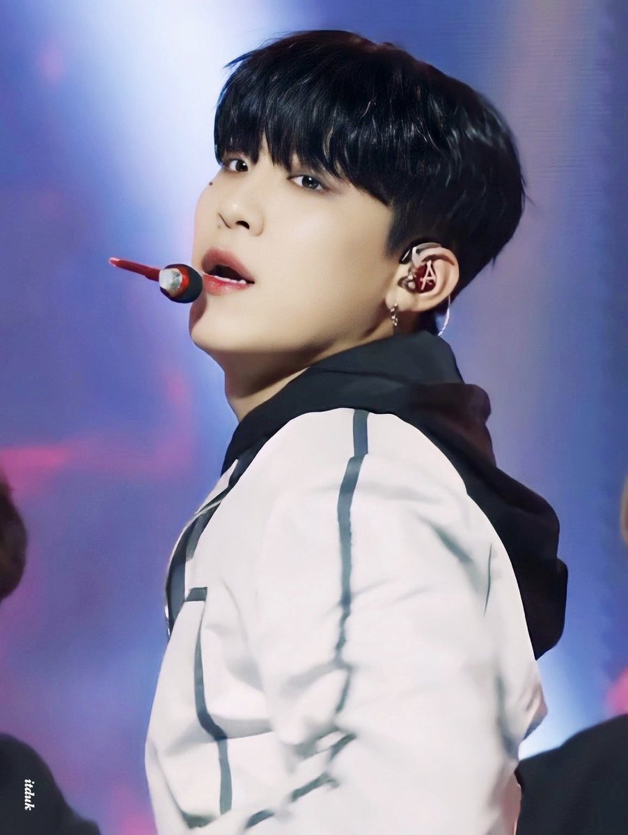 _itduk's tweet photo. 눈부신 너란 ✨

#박우진 #AB6IX https://t.co/d2XI4W3iFp