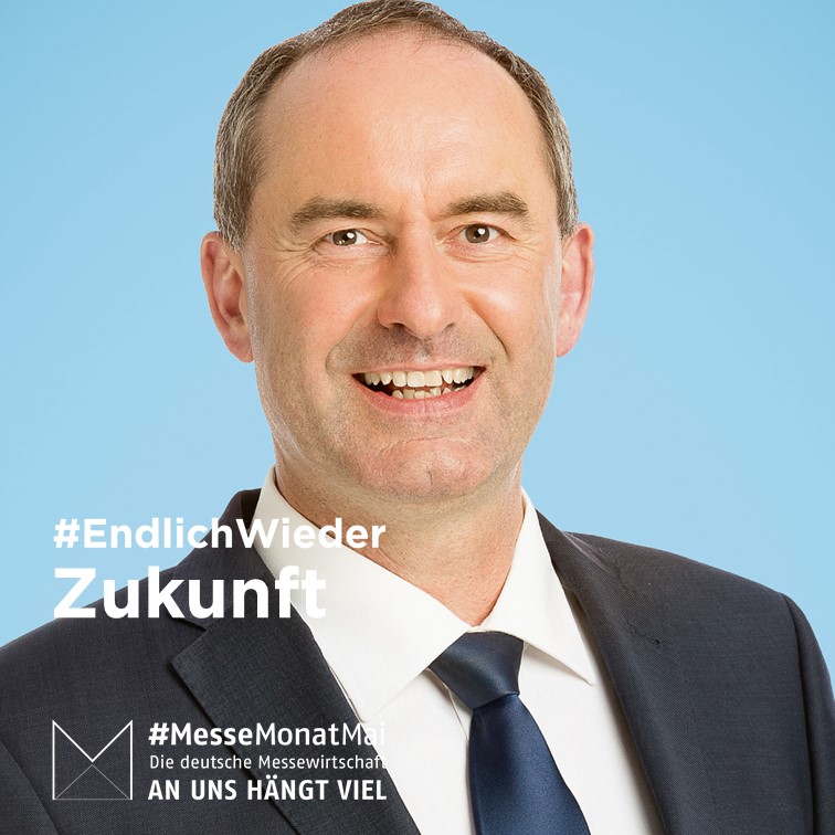 messemuenchen's tweet photo. Das #Messegeschäft ist für die gesamte #Wirtschaft Bayerns bedeutsam, wie @HubertAiwanger  - Bayerischer Staatsminister für Wirtschaft, Energie und Technologie und Aufsichtsratsvorsitzender der Messe München in seinem Statement deutlich macht.
@BayStMWi @AUMAeV #Messemonatmai https://t.co/iksMUxJcF1