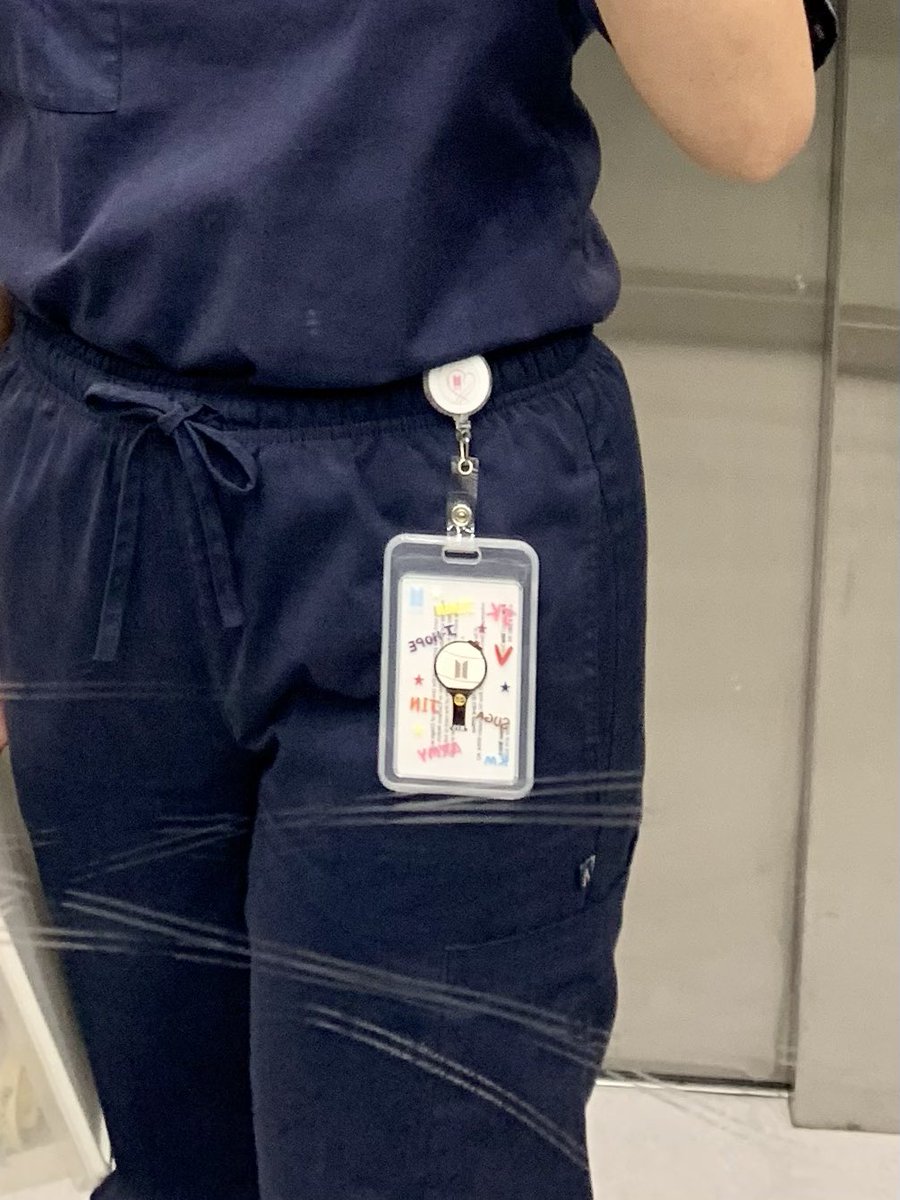 adiadelatorre's tweet photo. using my ID card holder as a βsubtleβ hint so i can find more irl ARMY friends
#BTS #ARMY #YetToCome_BTS #ProofOfInspiration7 #BTS_Proof #λ°©νμλ
λ¨ https://t.co/AY88yPMrYP