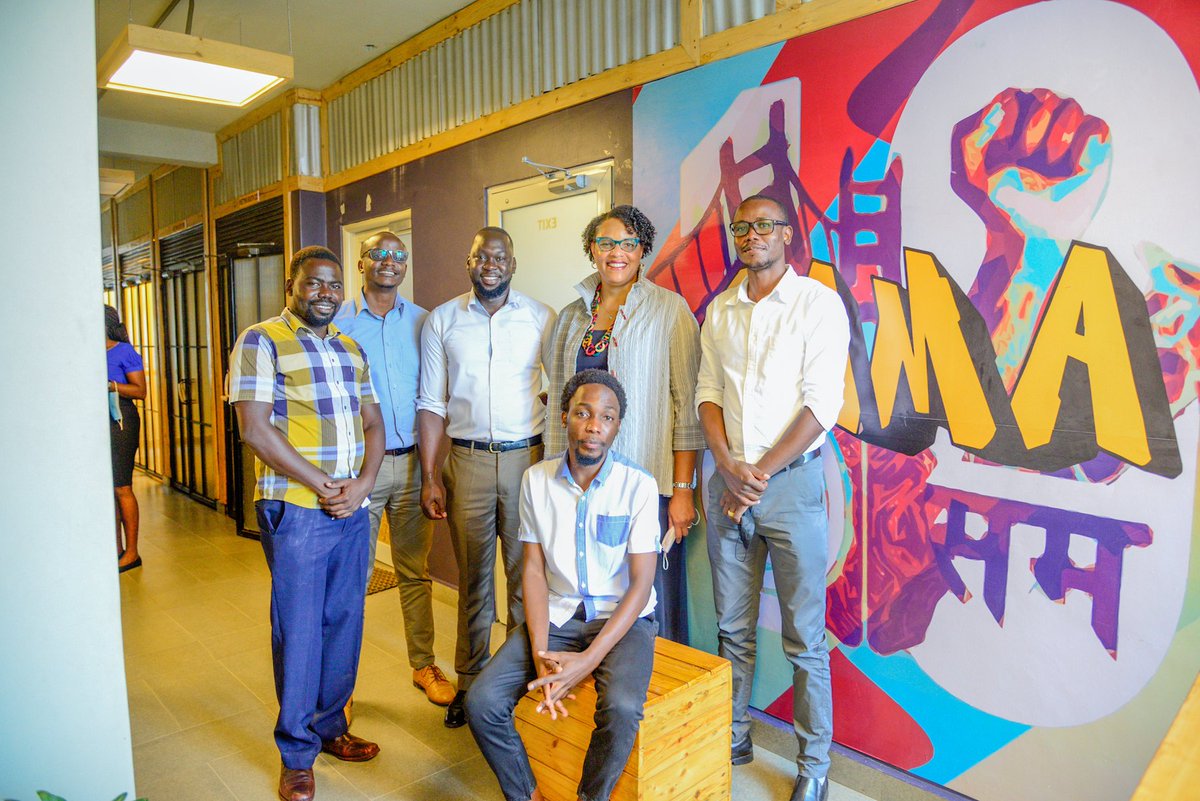 USAmbUganda's tweet photo. 2/2 @SamaAI is another example of a 🇺🇸 company uplifting lives,⬇️poverty in 🇺🇬. Expanded access &amp; more affordable high-speed internet will allow companies 2 expand, attract more foreign investment, &amp; make Uganda more competitive in the region as a destination for tech investment. https://t.co/ADLhMCMEsP
