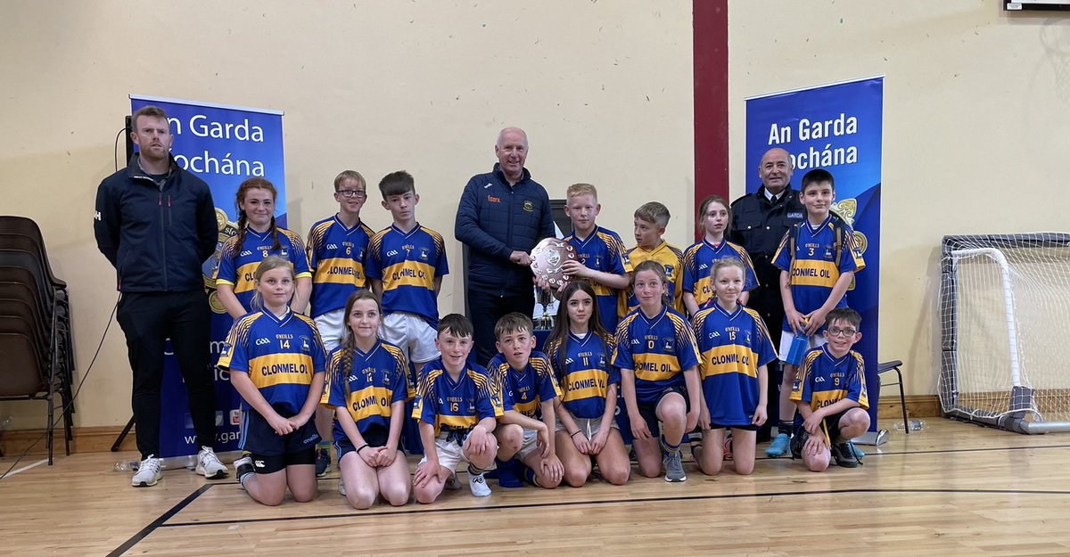pookiefitz's tweet photo. Well done to all schools who took part in the Clonmel Garda Football blitz . Big thanks to everyone who helped out on the day . Kids were delighted to meet Tipperary captain  @sweeney_con . @tippgamesdev @TipperaryGAA @TippfootballGAA @TippCumanNamBun https://t.co/86labwVdqQ