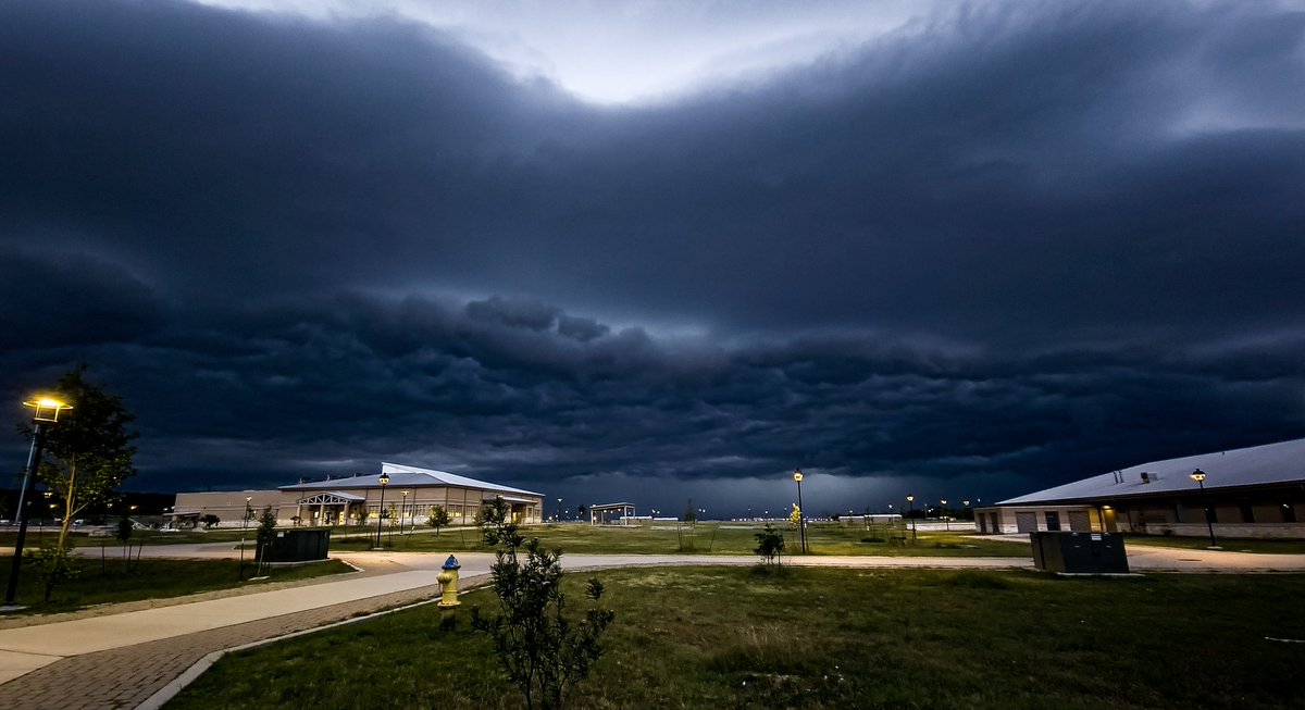 Gotta love when Texas gets it's storms . Managed to get a few shots yesterday evening before it moved in. Up by Gatesville and North Fort Hood