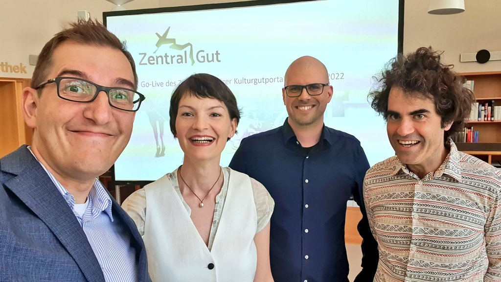 Von Freude, Zuversicht, Begeisterung und Nervosität ist bei <a href="/MiZuercher/">Mirjam Zürcher</a>, @LibrErli, @BeMattmann und mir ob des #ZentralGut Go-Live Events alles dabei. 🤩😊😅 zentralgut.ch