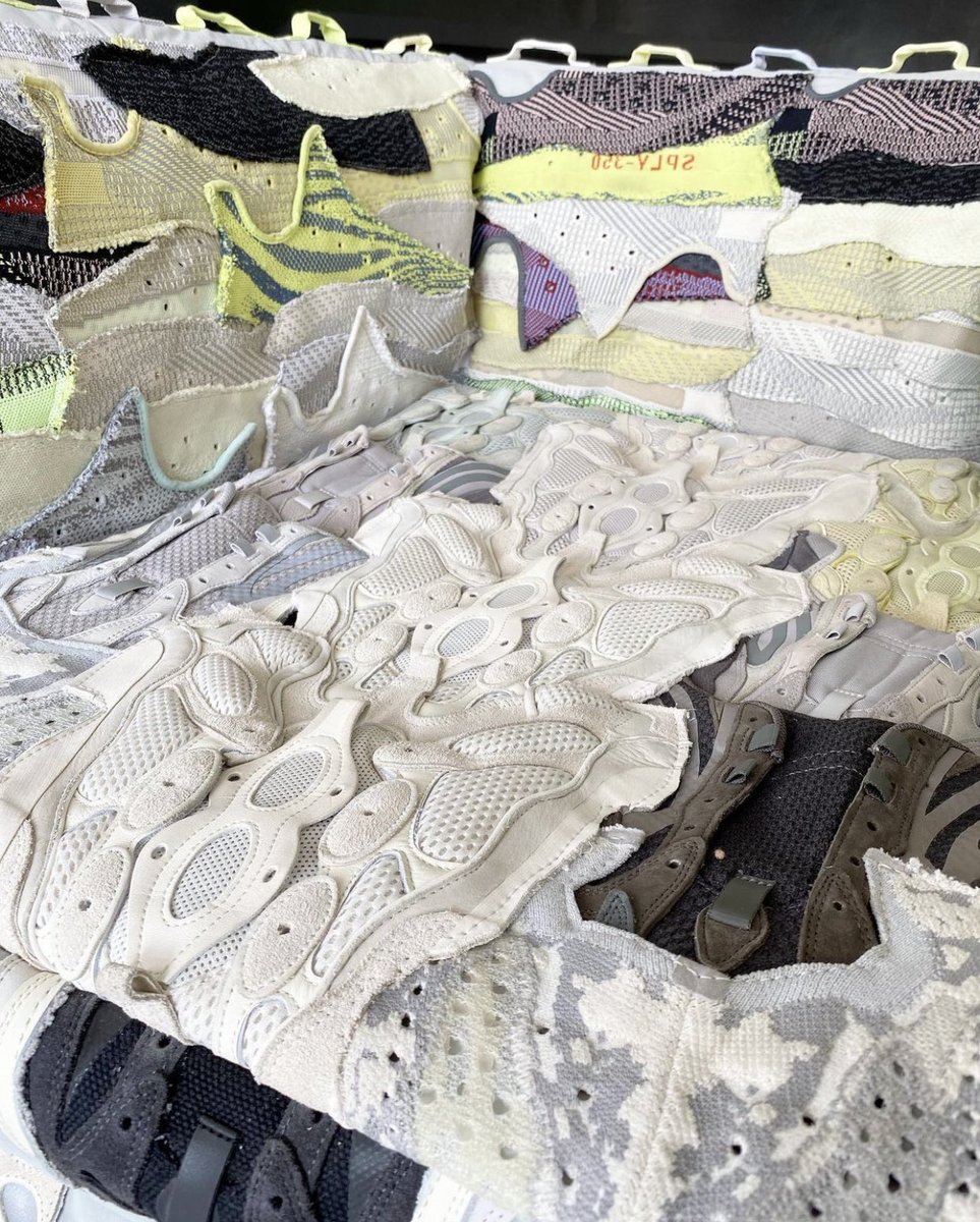kingofkicksuk's tweet photo. Guy used 65 pairs of Yeezys to make a chair 🤯 ⏩⏩⏩ https://t.co/mIjUmEWzta