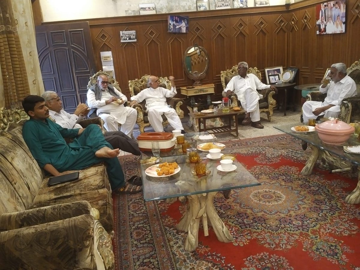 گزشتہ ہفتہ سندھ سے آئے محترم اظہر جمیل صاحب، محترم رانتھو صاحب اور ڈاکٹر شجرہ صاحب کے ساتھ جنرل الیکشن کے حوالے سے مشاورت ہوئی، چیرمین عوامی فلاحی پارٹی شیراز الطاف نے اس مشاورتی اجلاس میں شرکت کی اور اظہار خیال بھی کیا-

شیراز الطاف
چئیر مین 
عوامی فلاحی پارٹی
0300-4024495