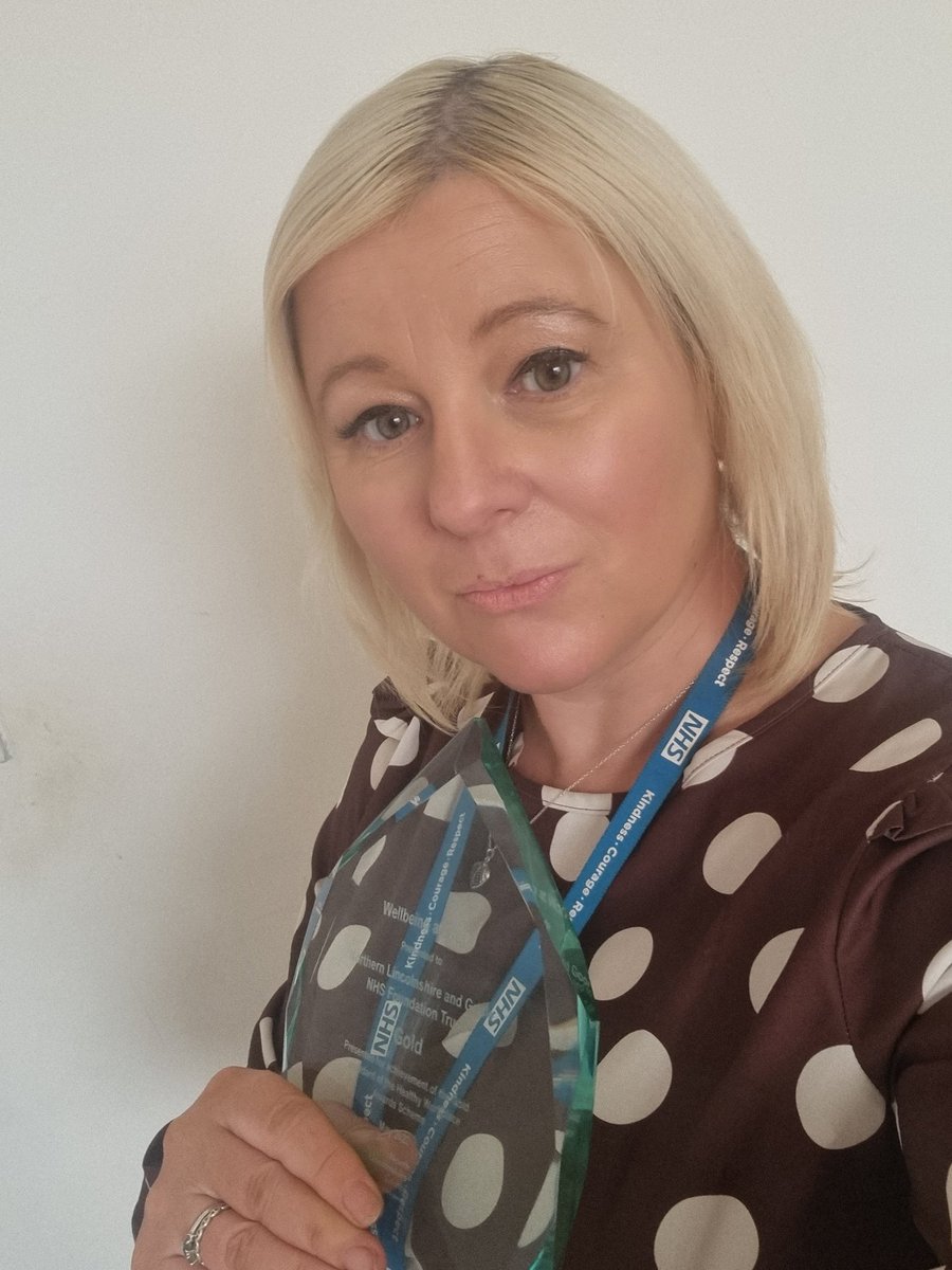 NLaG4Wellbeing's tweet image. Proud to attend the #NLwellbeingatwork awards today with @PotentiaCoach and receive a Gold Award for @NHSNLaG. A heartfelt thank you to @AnneBontoft who did a huge amount of work laying the foundations for the award! @ChristineBrere3 @NLaG4Inclusion