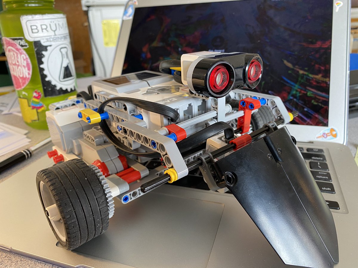dcpye's tweet photo. Room 1 is exploring some #sumobot action over the next few weeks! #EV3Mindstorm #LEGO #Robots #Coding #WeAreCBE #CBESTEM https://t.co/qIHPFoiGq6
