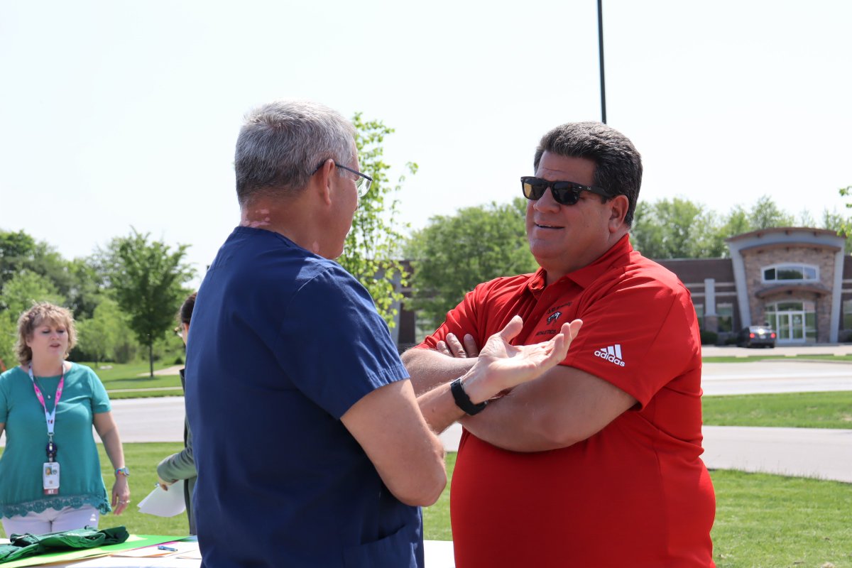 City_Lafayette's tweet photo. To support homeless veterans, Lafayette's @VeteransHealth hosted a #VA2K. Mayor Roswarski was more than happy to launch the walkers with a few words on a beautiful spring morning! We appreciate the opportunity to promote healthy lifestyles while helping to lift up our veterans. https://t.co/3n10TvCqXO