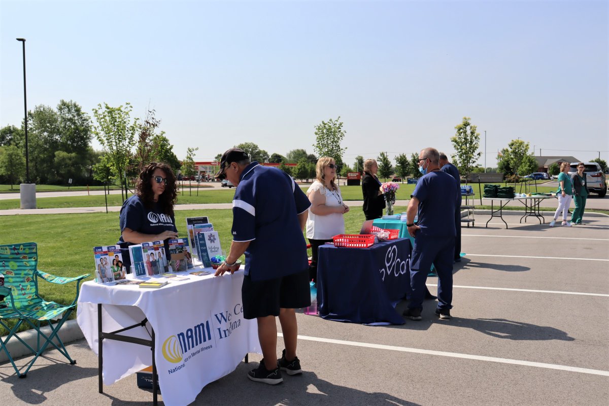 City_Lafayette's tweet photo. To support homeless veterans, Lafayette's @VeteransHealth hosted a #VA2K. Mayor Roswarski was more than happy to launch the walkers with a few words on a beautiful spring morning! We appreciate the opportunity to promote healthy lifestyles while helping to lift up our veterans. https://t.co/3n10TvCqXO