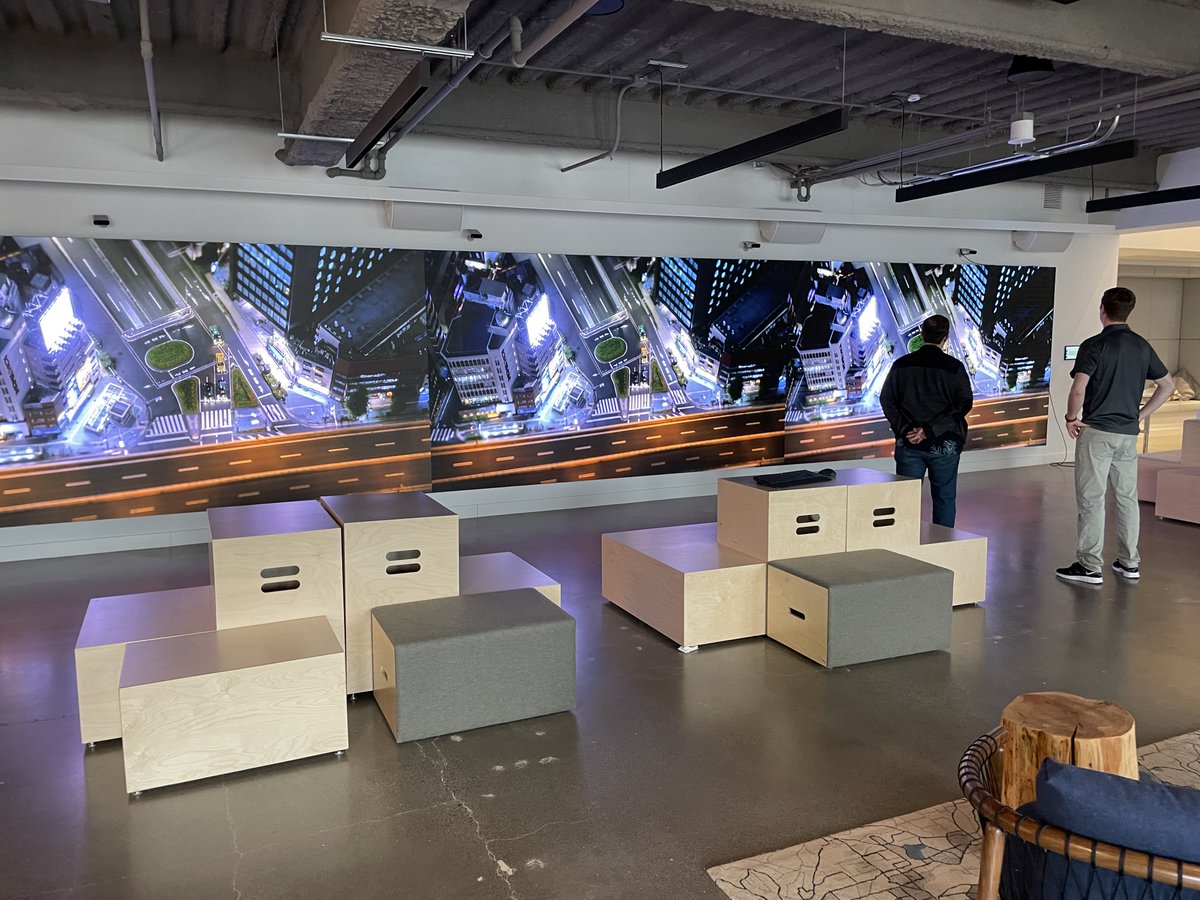 Silverdraft's tweet photo. We stopped by our friend @planarsystems โs Showroom in Seattle to check out their side-by-side view of 3 different pixel pitch LED wall configurations ๐ Pretty cool stuff!
#seattle #pixel #planar #silverdraft https://t.co/4n1sZUnU89
