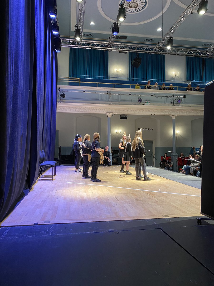 LorneSchool's tweet photo. Hiss… Pop… Clatter, Clatter! Our #LorneP6 sausages, birds and mice performed beautifully at the @queens_hall last night in our #SnappyOpera! Thank you to @mahoganyopera and @edfests for their support! 🎼 #ConfidentIndividuals https://t.co/4OPo3Kl5Dp