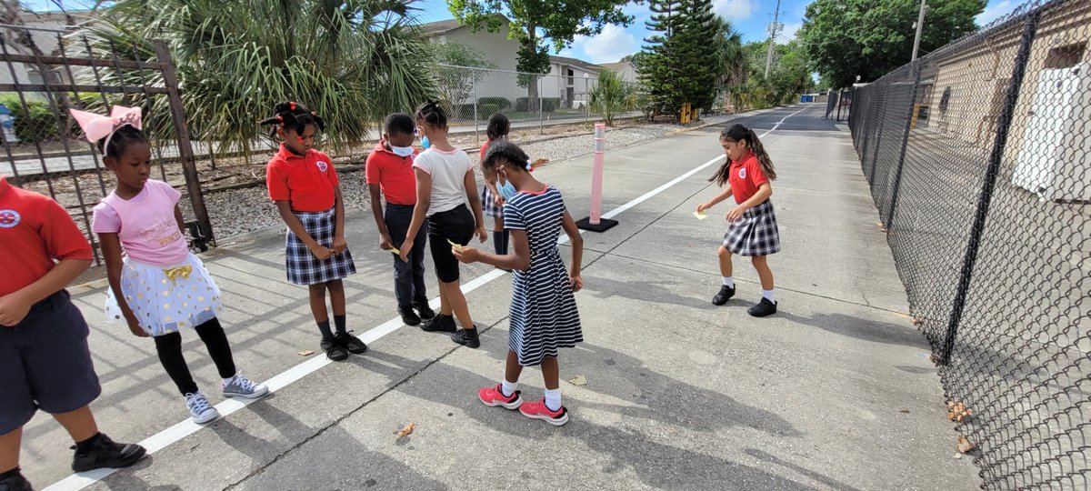 SACSOrlando's tweet photo. Grade 1B students observed , measured, and compared their shadows morning and afternoon.  Can you tell the results? https://t.co/xgXWPbtnEu