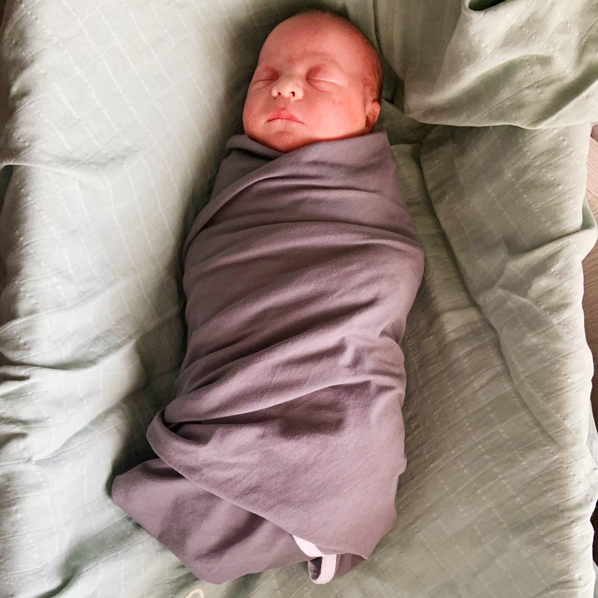 we had a baby last night. 🤍