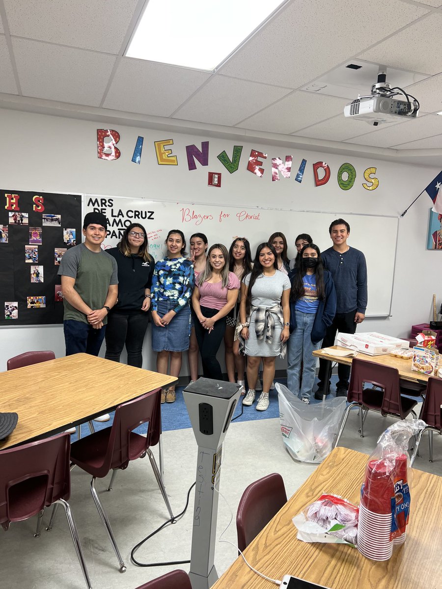 YDelacruz_AHS's tweet photo. Blazers for Christ! Really going to miss them! They are such an example of Gods love and mercy ! ☺️💙 https://t.co/obTrP5SWjP