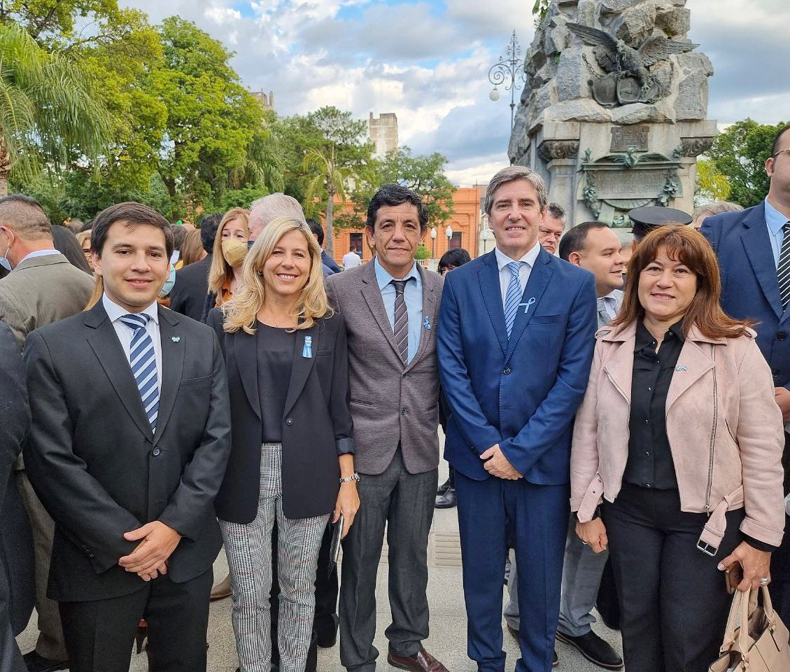 anypereyraok's tweet photo. ¡FELIZ DÍA DE LA PATRIA! 🇦🇷

Celeste y blanco son nuestros colores, los que simbolizan la libertad, la justicia y el progreso. Así fue como lo pensaron nuestros padres fundadores hace más de dos siglos. Honremos ese legado, que no se pierde. ¡Que no nos arrebaten el destino! https://t.co/0kLuCU0ztz