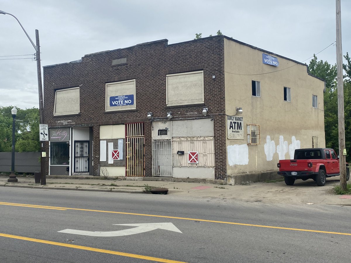 LionRentals's tweet photo. Currently, a pile of crap.

Two years from now we will develop this into 4 Airbnb studios on second floor and 3 boutique storefronts on first floor. https://t.co/5qq2rMFQFT