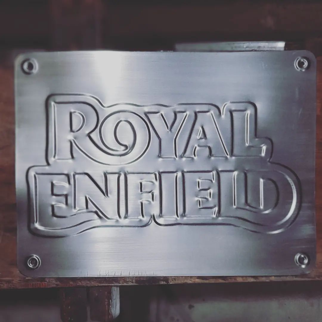 lagunadakemetal's tweet image. Any motorcycle enthusiasts out there?🏍

Check out these custom @royalenfield metal motorcycle badges made by @bomberseatcordoba . Visit their page for more metal working content!🧰
.
.
.
#metalworking #metalwork #metalprojects #metalfabrication #royalenfield #metalbadges