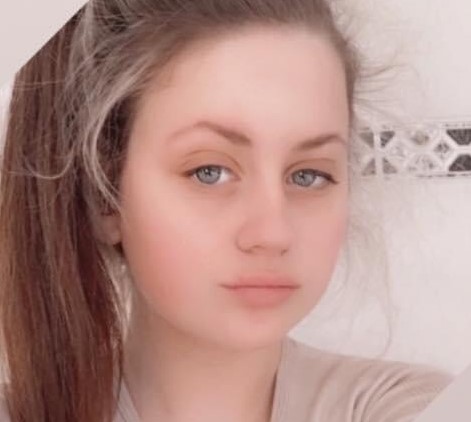 VirginMediaNews's tweet photo. #Missing
Since Wednesday, 18th May.
15 year-old Helen McDonnell was last seen in the #Killeshin Road area of #Carlow.
Description:
🔴 5 foot 1
🔴 Slim build
🔴 Dark shoulder-length hair
🔴 Blue eyes
Contact #Gardaí with any information.
#VMNews https://t.co/O2HpbALqGt