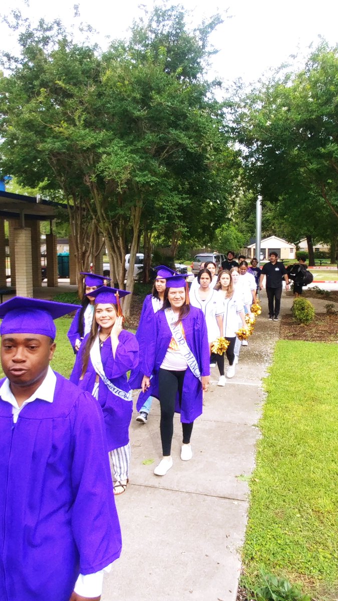 C_Loebsack's tweet photo. We had a great Senior Walk through Post Elementary! Celebrating our Great @JerseyVillageHS Seniors! #JVHSCLASS2022 #JVHS https://t.co/j2nD77PfsJ