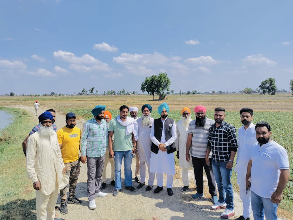 Kanwarjitcheema's tweet photo. ਪੰਜਾਬ ਦੇ ਜੋਆਇੰਟ ਸੈਕਟਰੀ ਕੰਵਰਜੀਤ ਸਿੰਘ ਮਝੈਲ ਦੀ ਅਗਵ��ਈ ਹੇਠ ਪਿੰਡ ਬਘਿਆੜੀ ਵਿਖੇ ਕਰਮਜੀਤ ਸਿੰਘ ਦੇ ਗ੍ਰਹਿ ਮੀਟਿੰਗ ਹੋਈ, ਜਿਸ ਵਿਚ ਪਿੰਡ ਦੇ ਵਿਕਾਸ ਸਬੰਧੀ ਵਿਚਾਰ ਵਟਾਂਦਰਾ ਕੀਤਾ ਗਿਆ ਤੇ ਪਿੰਡ ਦੇ ਛੱਪੜਾਂ ਦਾ ਜਾਇਜ਼ਾ ਲਿਆ ਗਿਆ#kanwarjitsinghmajhail #statejointsecretary #statejointsecretaryaap #AamAadmiParty https://t.co/2EVWFfvjSP