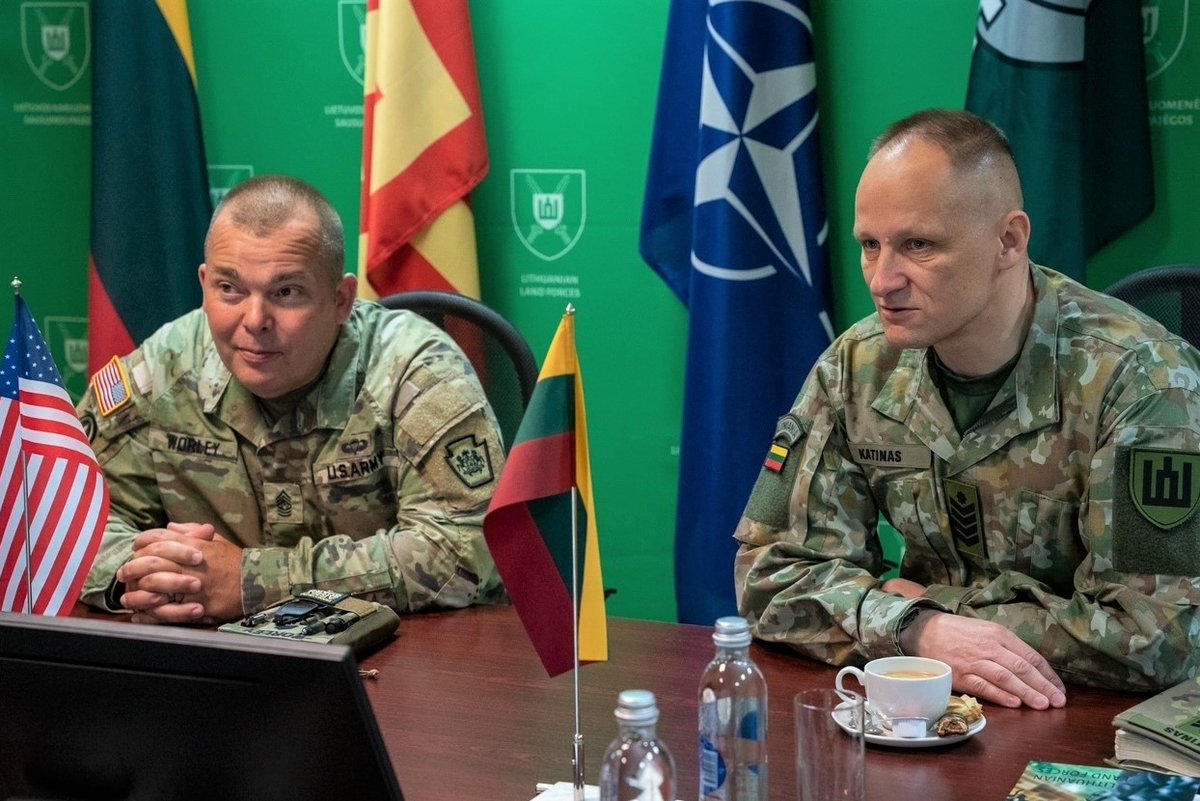 Command Sgt. Maj. Jon Worley, senior enlisted leader for the @PaNationalGuard, recently met with Command Sgt. Maj. Remigijus Katinas, sergeant major of the @LTU_Army, in Lithuania for a briefing on the professional military education requirements of the Lithuanian Armed Forces.