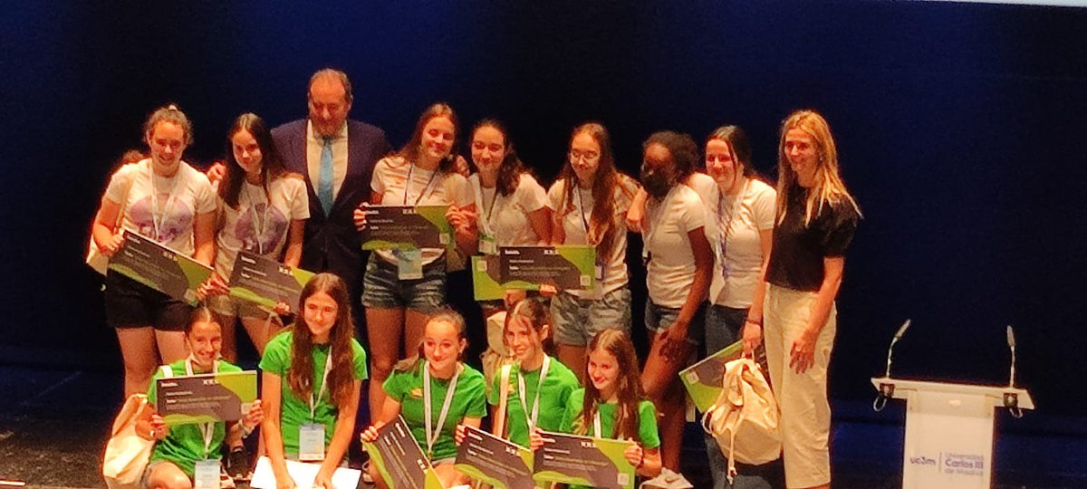 gsdescorialDir's tweet photo. Las alumnas Irene Lavín y Lucia Baró han quedado terceras en el evento Technovation Girls que organiza la Universidad Carlos III. En el siguiente link os invitamos a conocer su proyecto por el que han sido merecidamente reconocidas:  https://t.co/WKogUq1MZ4 https://t.co/wAr3Cl3YKl