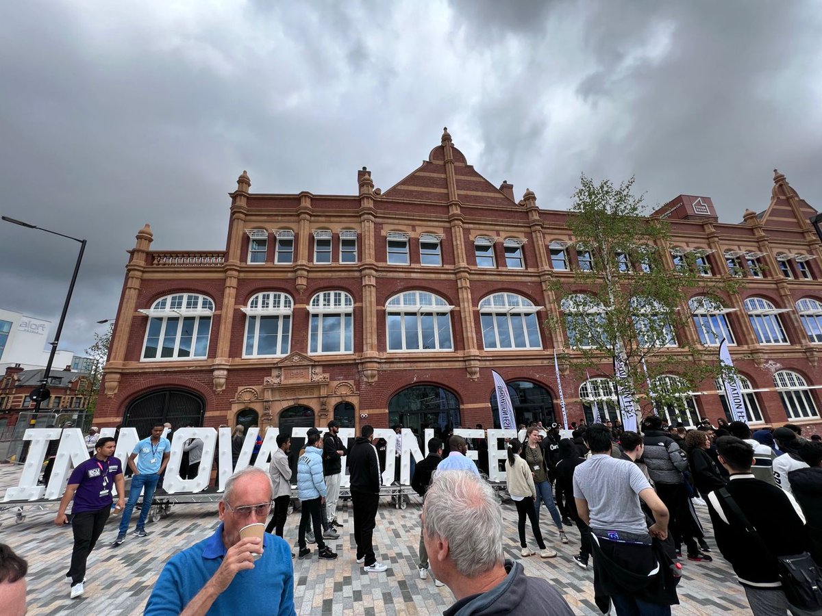 BcuEngineering's tweet photo. Day 3 of #BCUIF22
Amazing to meet the employers from industry such as Balfour Beatty plc and Foster + Partners. Innovation all around as student continue to represent their insightful projects.

link to the schedule - https://t.co/vogRJSxjsR https://t.co/KyEYDomqbE