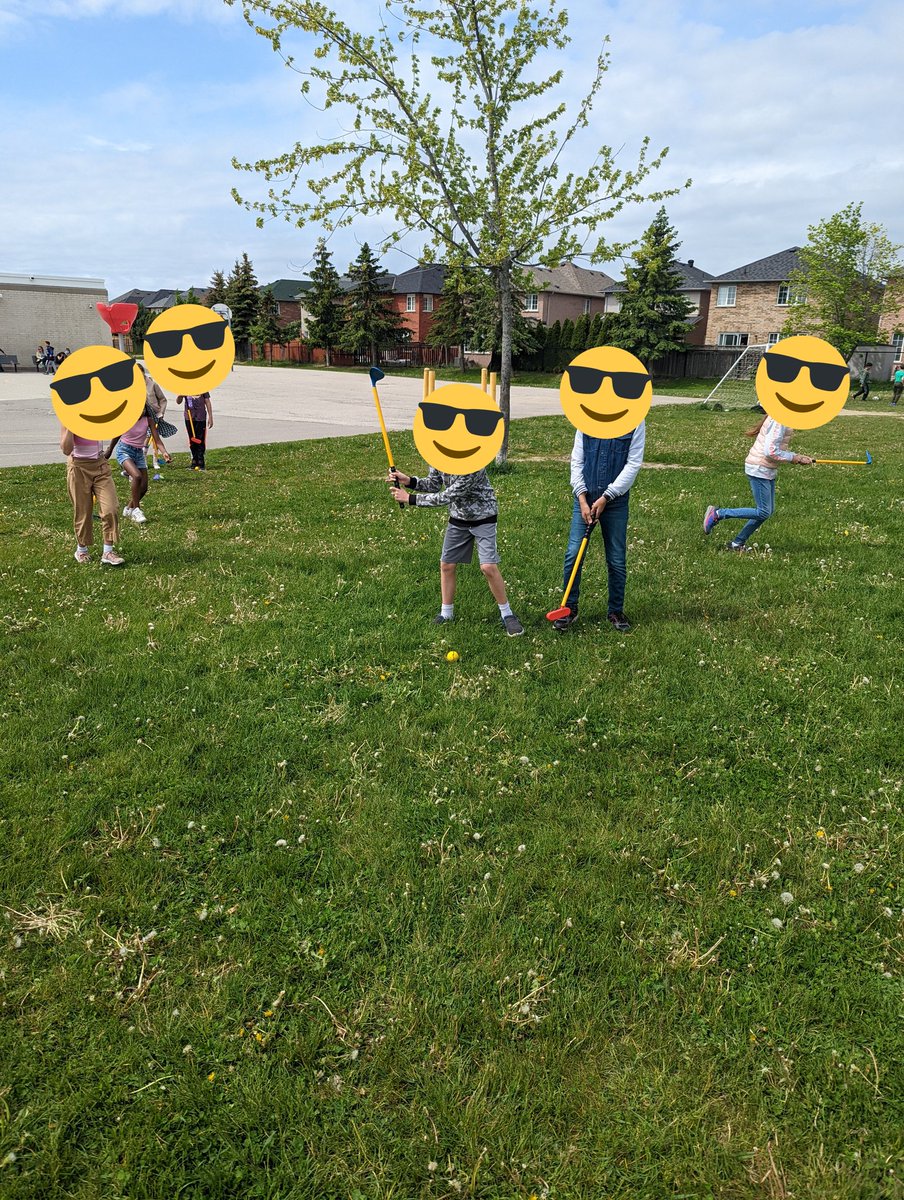 MatthewMuia91's tweet photo. This morning, my students and I hit the links ⛳ What better way to learn integers! A little windy on the front 9 though 💨. #math #outdoorlearning @ForestRun_PS @YRDSB https://t.co/X8hj8HxqMw