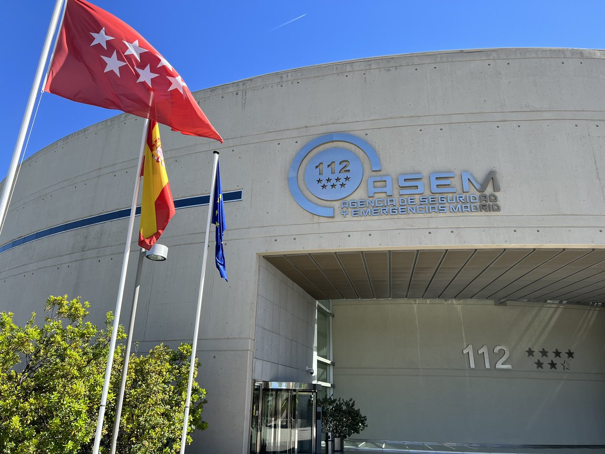 112cmadrid's tweet photo. 🔴 La @ComunidadMadrid acaba de aprobar su primer proyecto de Ley autonómica de Protección Civil y Emergencias.

👉🏻 Incluirá la conversión de #ASEM112 en un ente público de derecho integrando a #Madrid112. 

ℹ️ https://t.co/1VdzILDHh0 https://t.co/PEOFfDeLF7