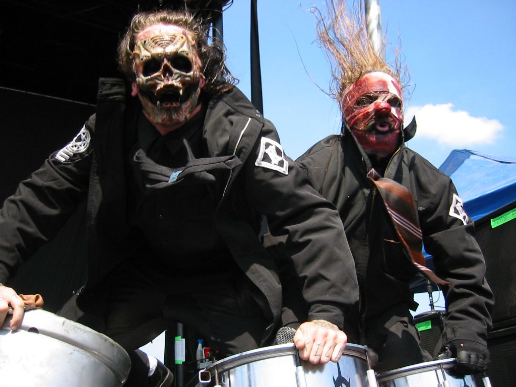 TheOzzFest's tweet photo. . @SidThe3rd &amp; @MShawnCrahan with @Slipknot at #OzzFest 2004
📸: @WarriorManagemt 
#Slipknot #Clown #DJSid #Festival #FestivalSeason #Metal #Festivals https://t.co/0lV1zAiAfn