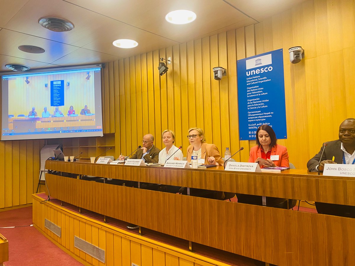 lea hellmueller (@leahellmueller) on Twitter photo Final roundtable of our wonderful day of discussions around journalism in a globalized risk arena <a href="/UNESCO/">UNESCO 🏛️ #Education #Sciences #Culture 🇺🇳</a> <a href="/cityjournalism/">City Journalism</a> <a href="/ansgardtweets/">Ansgard Heinrich</a> <a href="/Prof_Dimitrova/">Dr. Daniela Dimitrova (@profdimitrova.bsky.social)</a> <a href="/JBMayiga/">John Bosco Mayiga</a> Final roundtable of our wonderful day of discussions around journalism in a globalized risk arena <a href="/UNESCO/">UNESCO 🏛️ #Education #Sciences #Culture 🇺🇳</a> <a href="/cityjournalism/">City Journalism</a> <a href="/ansgardtweets/">Ansgard Heinrich</a> <a href="/Prof_Dimitrova/">Dr. Daniela Dimitrova (@profdimitrova.bsky.social)</a> <a href="/JBMayiga/">John Bosco Mayiga</a>