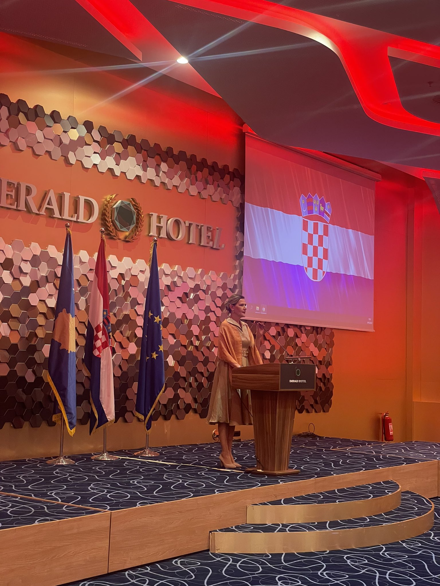 🇦🇱Spookala🇦🇱 บนทวิตเตอร์ "stephen_brookee i still dont understand why