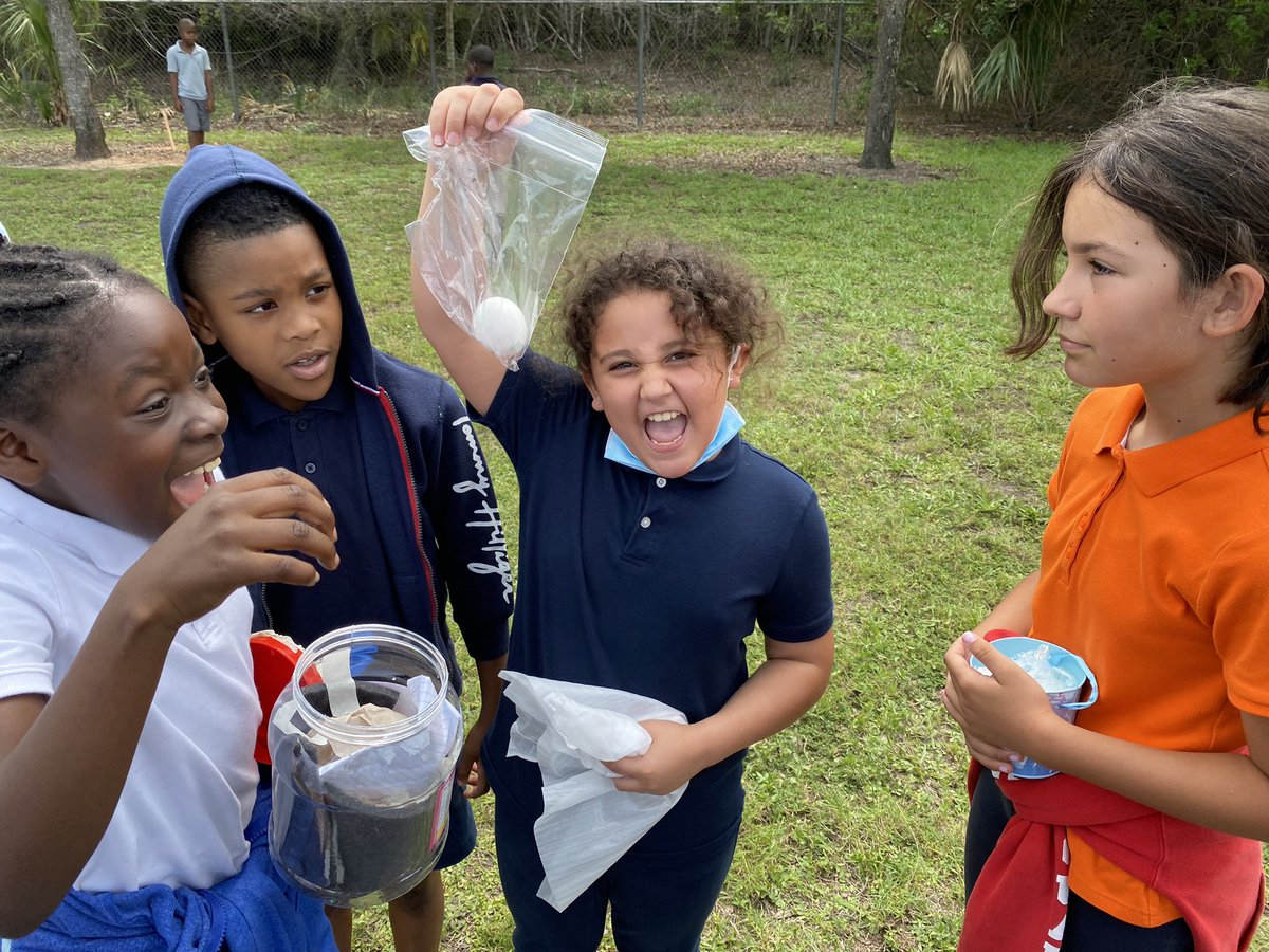leithteach's tweet photo. 3/4 of our Eggstronauts survived!! Love learning about gravity through our egg drop! @ParksideProud @mrwarescience #TeamMario https://t.co/9cPJ4jQ128