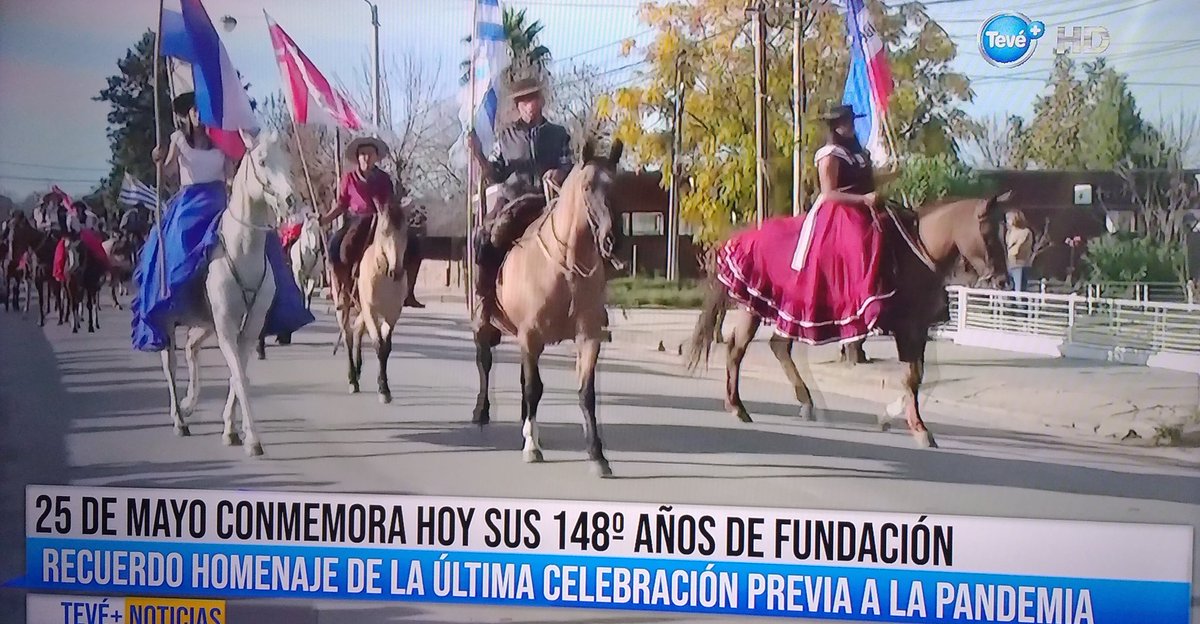 canaltevemas's tweet photo. ¡Felices 148 años 25 de Mayo! Ya volverán las celebraciones. Recordamos parte de ellas para saludarles en este nuevo aniversario. https://t.co/88ZYW3UQF9