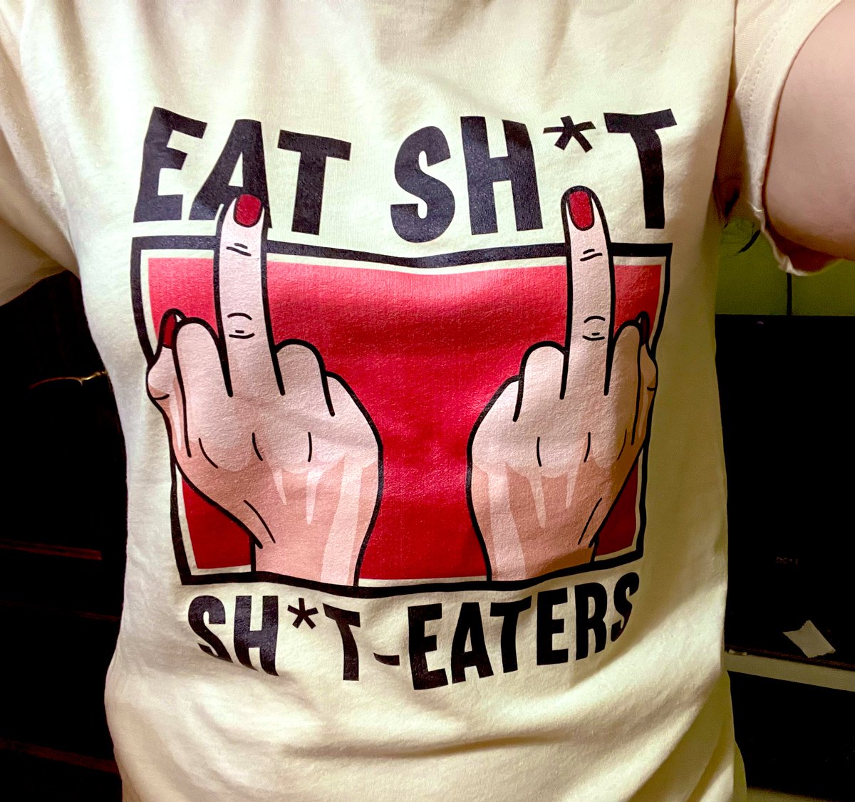 moon_earp's tweet photo. Is this my new favourite shirt? Yes. Am I gonna wear it for a Photo Op with Mel? Definitely 😌
#WynonnaEarp #BringWynonnaHome https://t.co/gnytgP8urm