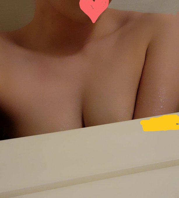 Q.何カップですか？ A.Cカップです💓 お風呂大好きだから長風呂なの^^ 今日も１日お疲れ様でした😘 #裏アカ女子  #裏アカ男子と繋がりたい  #人妻垢 https://t.co/54l7tRQ5<a href="/tag/%E8%A3%8F%E3%82%A2%E3%82%AB%E5%A5%B3%E5%AD%90"class="tags">#裏アカ女子</a><a href="/tag/%E8%A3%8F%E3%82%A2%E3%82%AB%E7%94%B7%E5%AD%90%E3%81%A8%E7%B9%8B%E3%81%8C%E3%82%8A%E3%81%9F%E3%81%84"class="tags"><span>#裏アカ男子と繋がりたい</span></a><a href="/tag/%E4%BA%BA%E5%A6%BB%E5%9E%A2"class="tags"><span>#人妻垢</span></a>