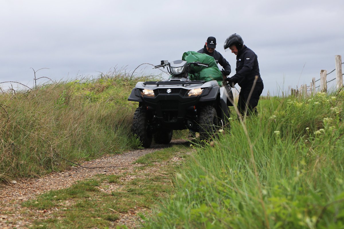 SuzukiATVsUK's tweet image. Today, we teamed up with our colleagues from @suzukimarineuk and @wearemindworks to conduct a beach clean at Thorney Island, Emsworth. Suzuki have been doing a beach clean since 2011 and it feels great to return this year! 

#Beachclean #Suzukicleanoceanproject #Beachcleanup