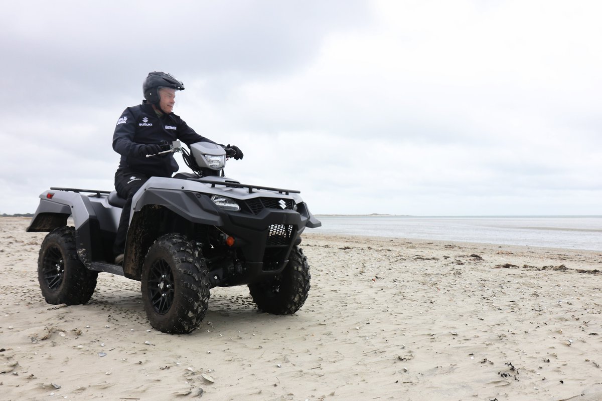 SuzukiMarineUK's tweet image. Today, we teamed up with our colleagues from @SuzukiATVsUK  and @wearemindworks to conduct a beach clean at Thorney Island, Emsworth. Suzuki have been doing a beach clean since 2011 and it feels great to return this year! 

#Beachclean #Suzukicleanoceanproject #Beachcleanup