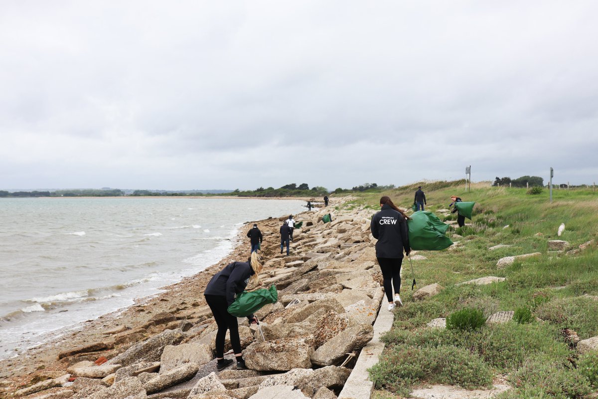 SuzukiMarineUK's tweet image. Today, we teamed up with our colleagues from @SuzukiATVsUK  and @wearemindworks to conduct a beach clean at Thorney Island, Emsworth. Suzuki have been doing a beach clean since 2011 and it feels great to return this year! 

#Beachclean #Suzukicleanoceanproject #Beachcleanup