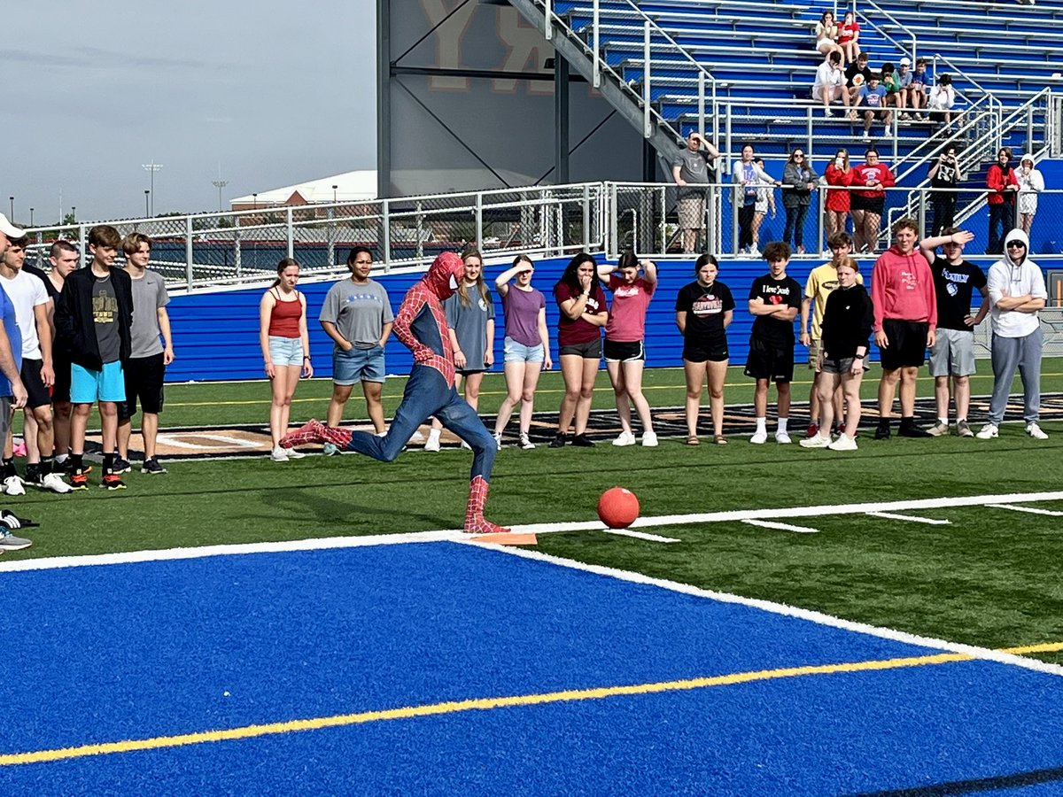 ECHSYearbook tweet media