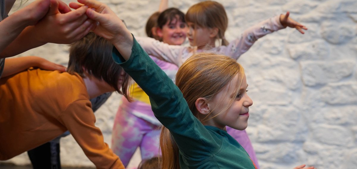 BACKendal's tweet image. Arts Unleashed - Creative Summer Camp 🎭

Arts Unleashed is back! Join us for a jam-packed week of Dance, Drama, Visual Arts and more...

Mon 8 Aug 9.30am - Fri 12 Aug 3.30pm 
Age 7-13
Book now: bit.ly/3sVtq6N  #BreweryArts #Kendal #ArtsUnleashed