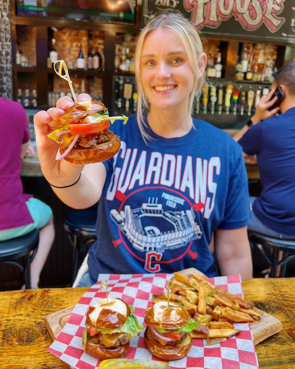 Slide into #ShortNorthPintHouse and catch the @cleguardians vs. the Houston Astros ⚾️
TONIGHT @ 8p‼️