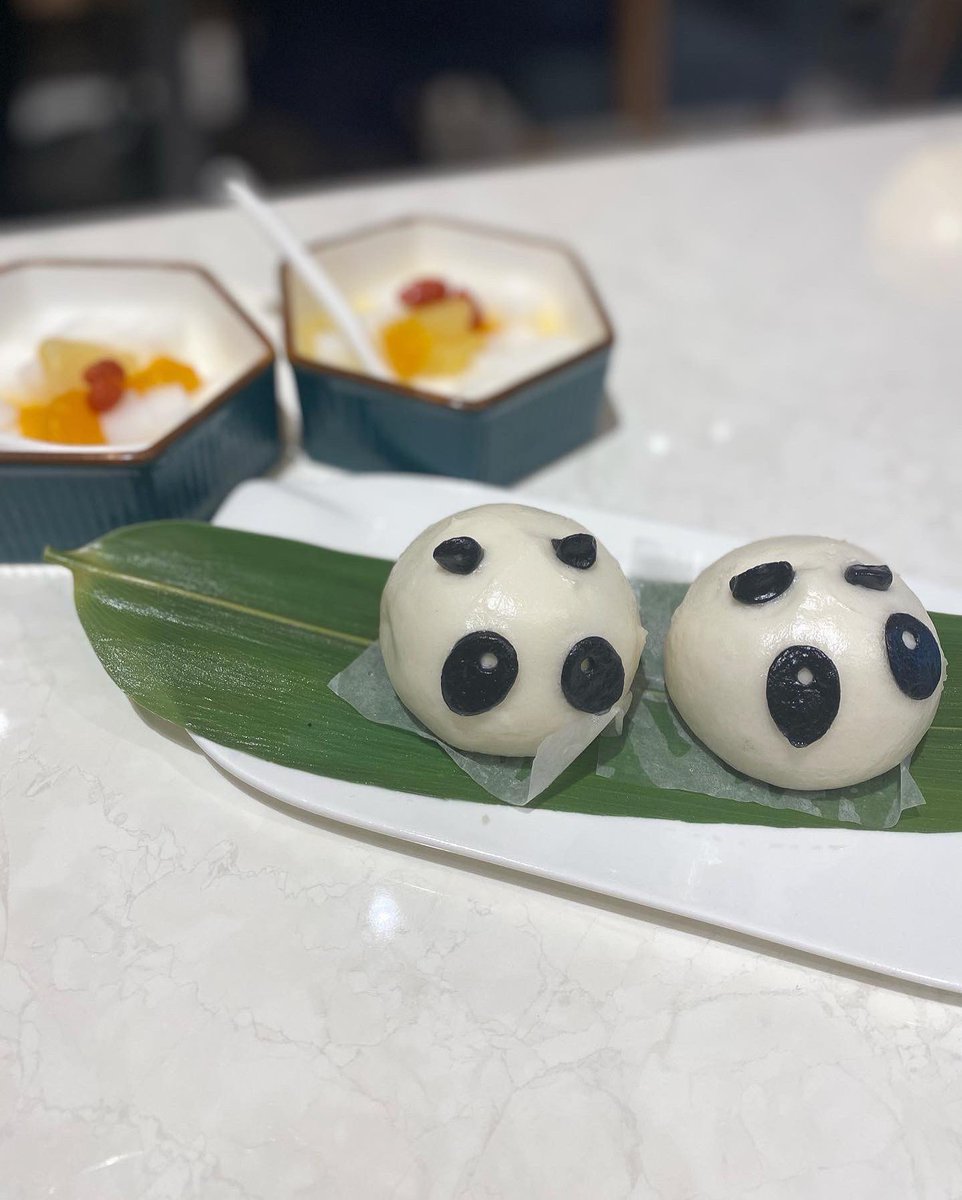 gohandayow's tweet photo. 📍新仙 /新宿
香港四年連続ミシュラン掲載している６０年歴史の牛肉専門店🐷
華コース頼んだ～🌸
メニューの内容は
・前菜3種
・牛肉煮込み
・ご飯
・スープ
・定番の中華一品料理
・桃饅頭
・デザート
・ドリンクバー
牛肉煮込みは味が4種類から選べてレギュラーと麻辣にした…！ https://t.co/HLHCSwvhw9