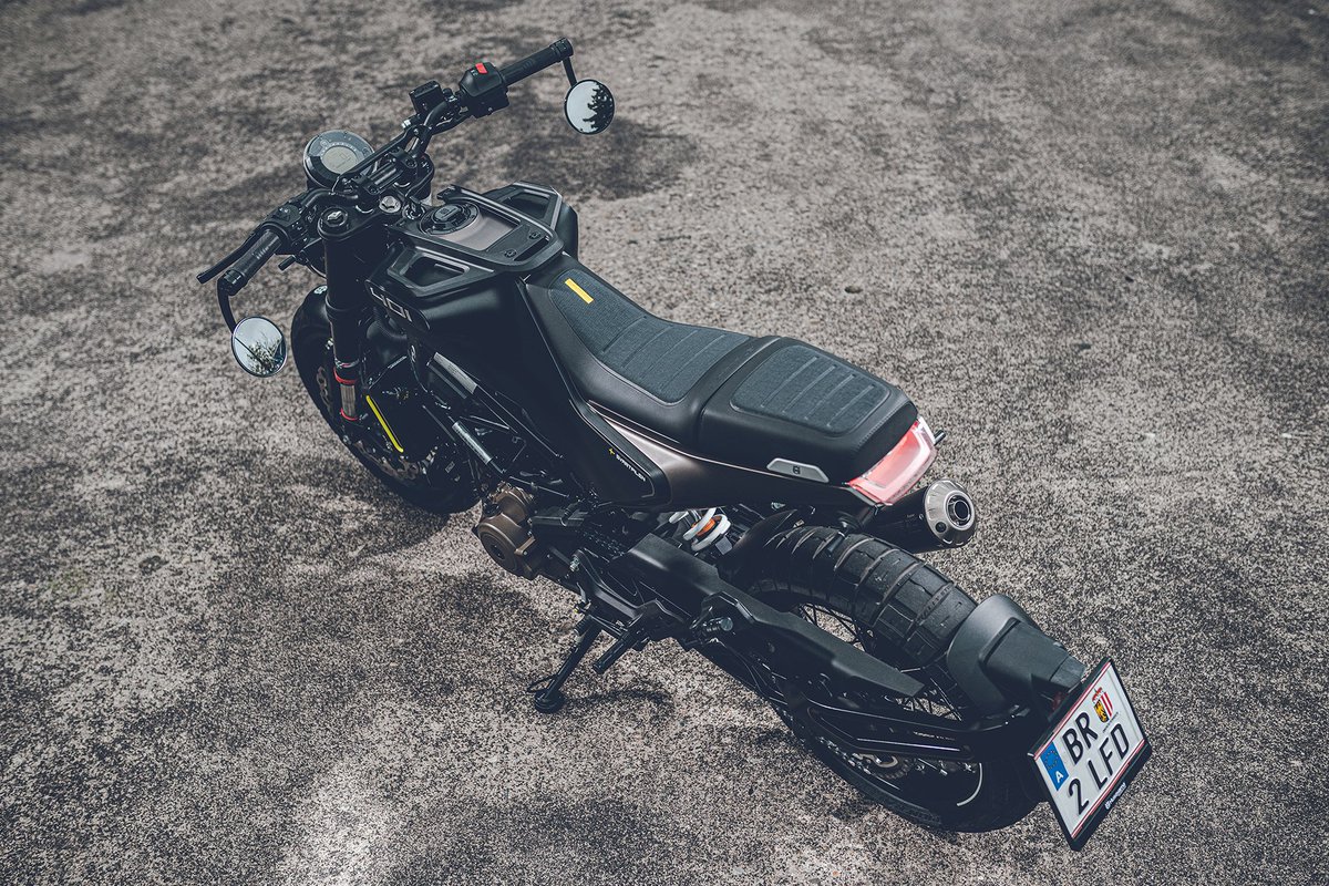 Hqv_Motorcycles's tweet photo. Beautiful, clean lines with a hint of rugged charm. 

Our Svartpilen 401 ticks all the boxes for those looking to embrace the true spirit of motorcycling.

Full model details: https://t.co/HokjbI6ntO

#HusqvarnaMotorcycles #RideHusky #GoRide #Svartpilen401 https://t.co/d91suaLs9P