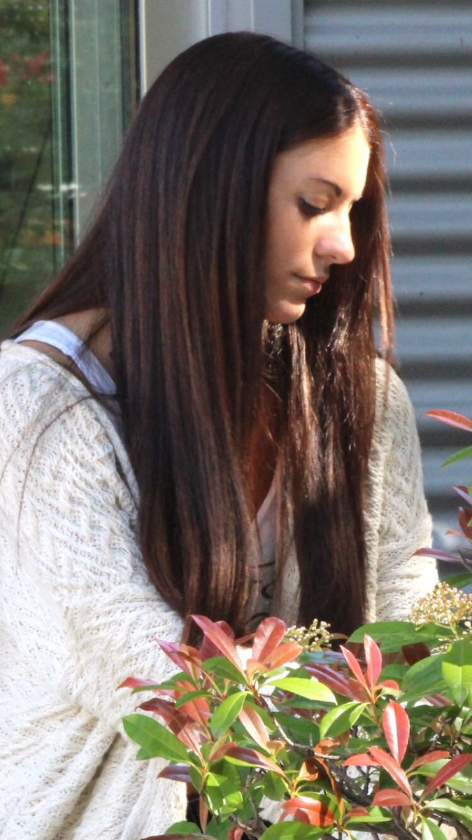 Ministra <a href="/IreneMontero/">Irene Montero</a> por respeto a la memoria de Diana Quer, q.e.p.d, le solicito dé instrucciones para que ningún integrante de Podemos cite en público el nombre de mi hija. Su formación no la representa, no apoya a las víctimas, tan solo las utiliza políticamente.Respeto.