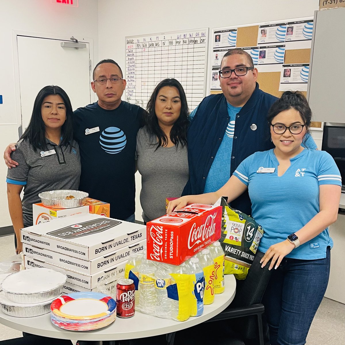1 thing about the <a href="/ATT/">AT&T</a> family is they’re always going to join together &amp; rally behind you to offer support. Big thanks to <a href="/jessermontez/">Jesse Montez</a> <a href="/berna319/">Bernadette Gonzalez</a> <a href="/MagallonSusanaY/">Susana Magallon</a> <a href="/keith_turgeon/">Keith Turgeon</a> <a href="/JoseTrevino2207/">Jose Trevino</a> for dropping by our Uvalde Mobily AR location to check on the team. #UvaldeStrong